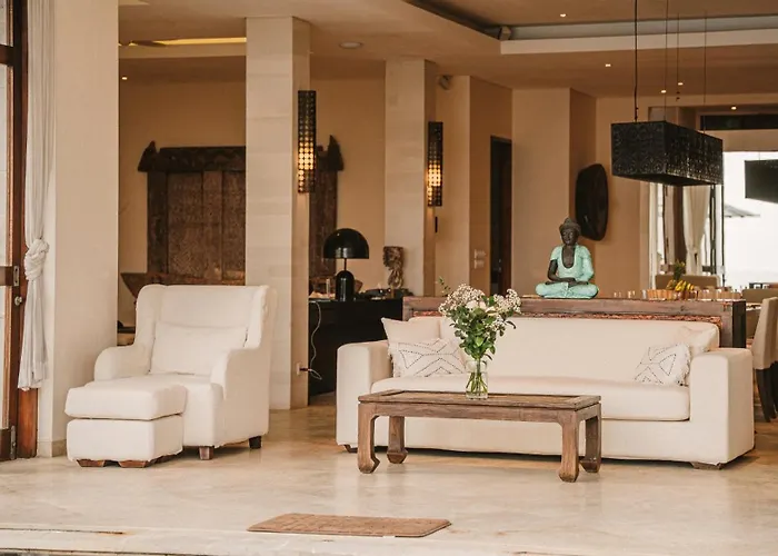 Rosita Oceanfront With Private Chef In Bali Klungkung