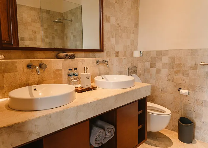 Rosita Oceanfront With Private Chef In Bali *