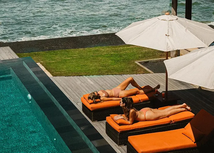Rosita Oceanfront With Private Chef In Bali فيلة Klungkung