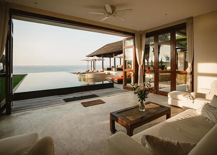Rosita Oceanfront With Private Chef In Bali Klungkung