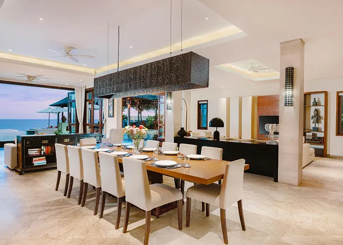 Rosita Oceanfront With Private Chef In Bali فيلة