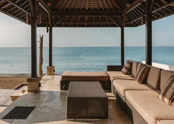 Rosita Oceanfront With Private Chef In Bali *