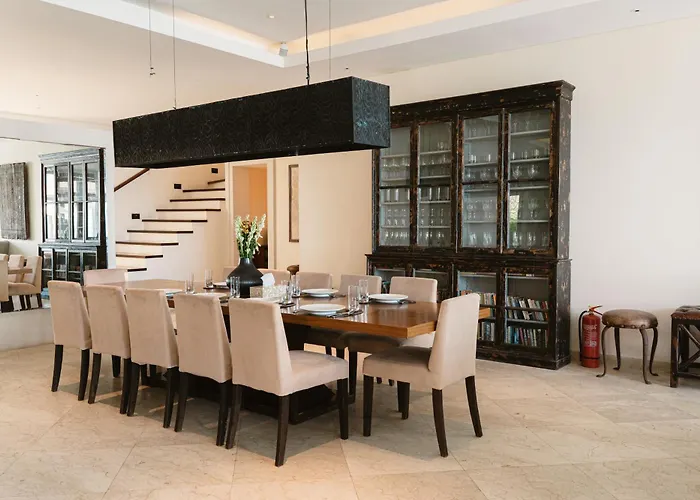 Rosita Oceanfront With Private Chef In Bali *